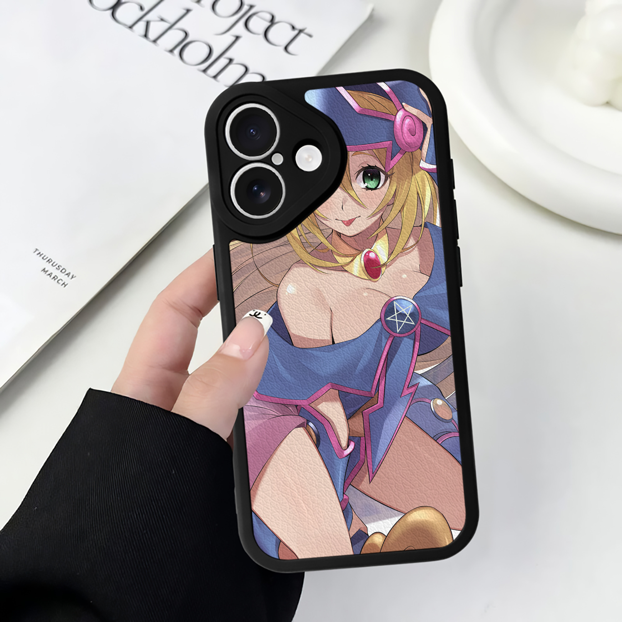 （画像用） 遊☆戯☆王 Yu-Gi-Oh! 【iPhone 16シリーズ対応】シリコンスマホケース（レザー調） 材質：シリコン